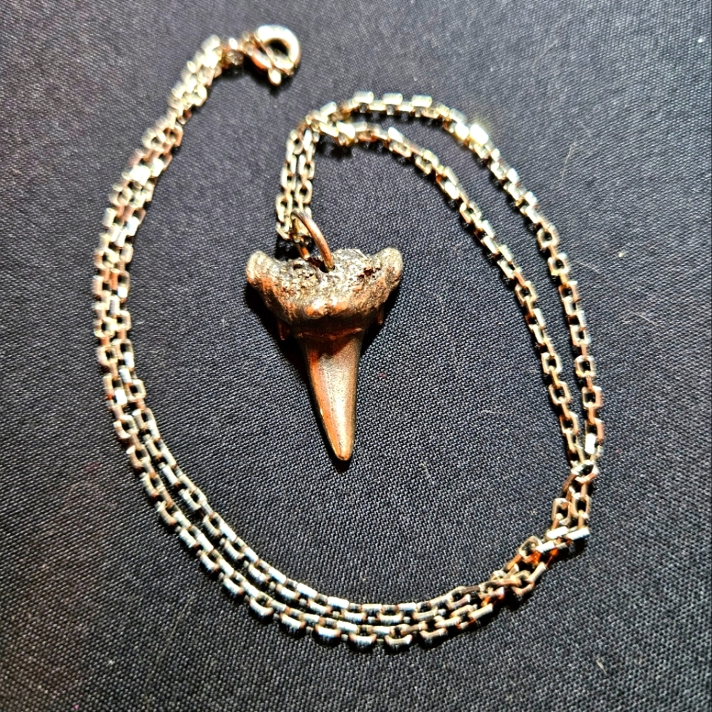 MISSY INDUSTRY Solid Silver Shark Tooth Necklace HANDMADE
